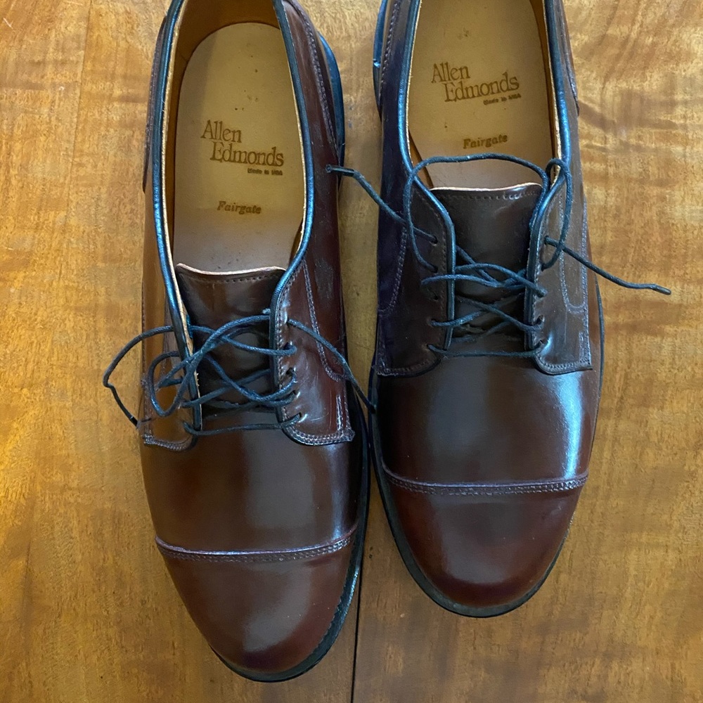 Men’s Allen Edmonds 10 Wide shoes - NWOT